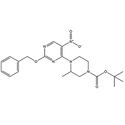 4-(2-(苄氧基)-5-硝基嘧啶-4-基)-3-甲基哌嗪-1-羧酸叔丁酯